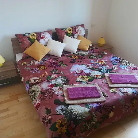 Apartment Malti Modis